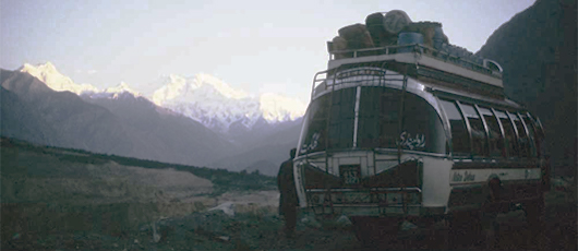 El autobús en Karakorum Highway.